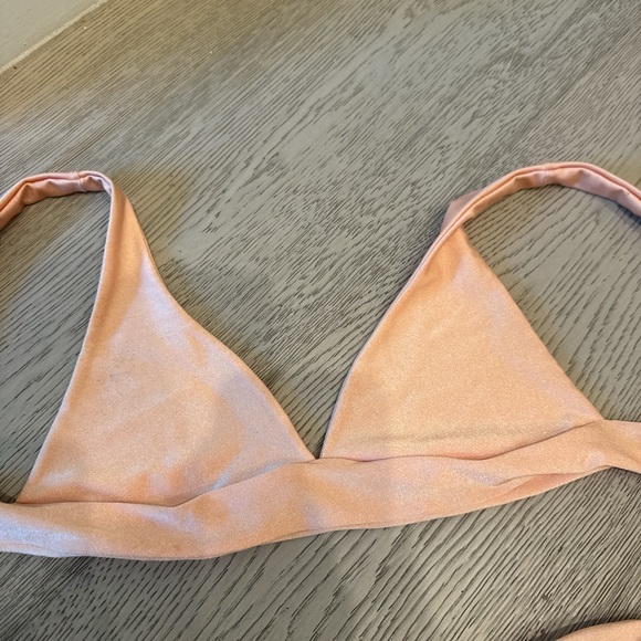 Bikini - Picture 2 of 4